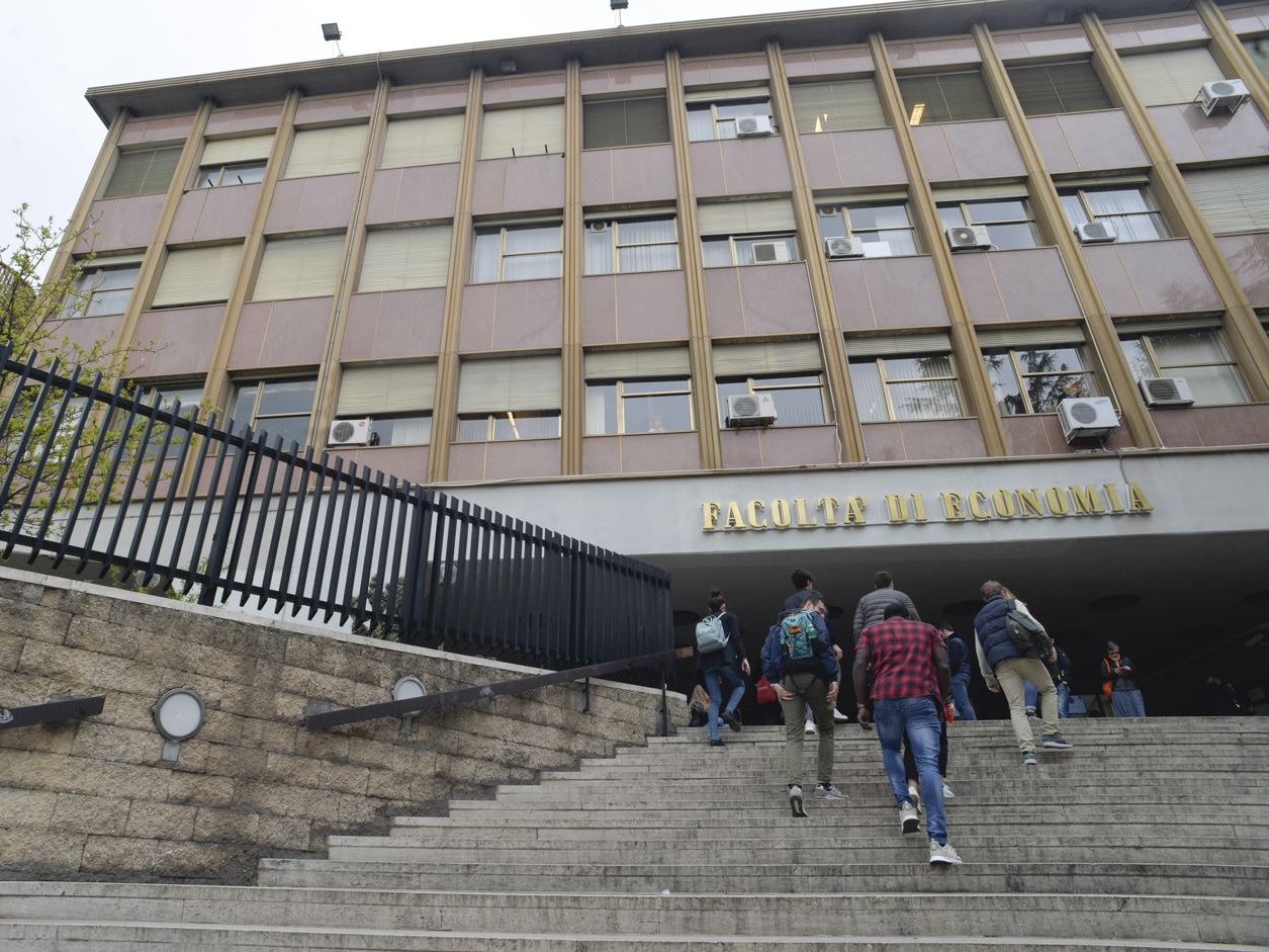 Università: aumentano le immatricolazioni, economia e medicina tra le facoltà più scelte