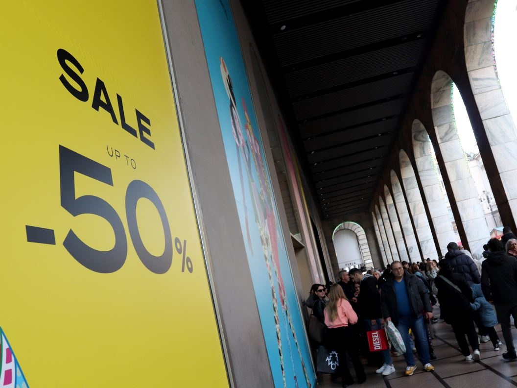 Federconsmatori: Saldi invernali: crisi, rincari e Black Friday frenano la corsa agli acquisti