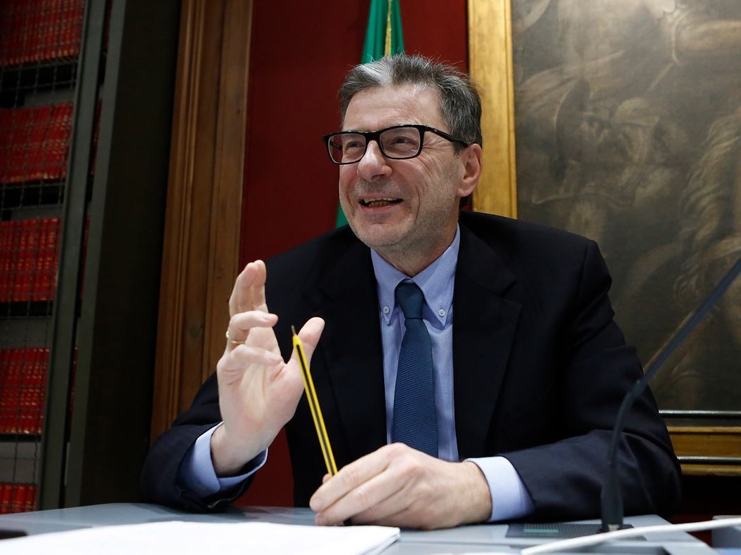 Giorgetti chiama l’Europa alla riscossa: “Invertire la fuga dei capitali, rilanciare i mercati”