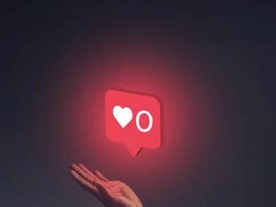 Consob: Oltre la metà dei giovani si affida ai consigli degli influencer per investire