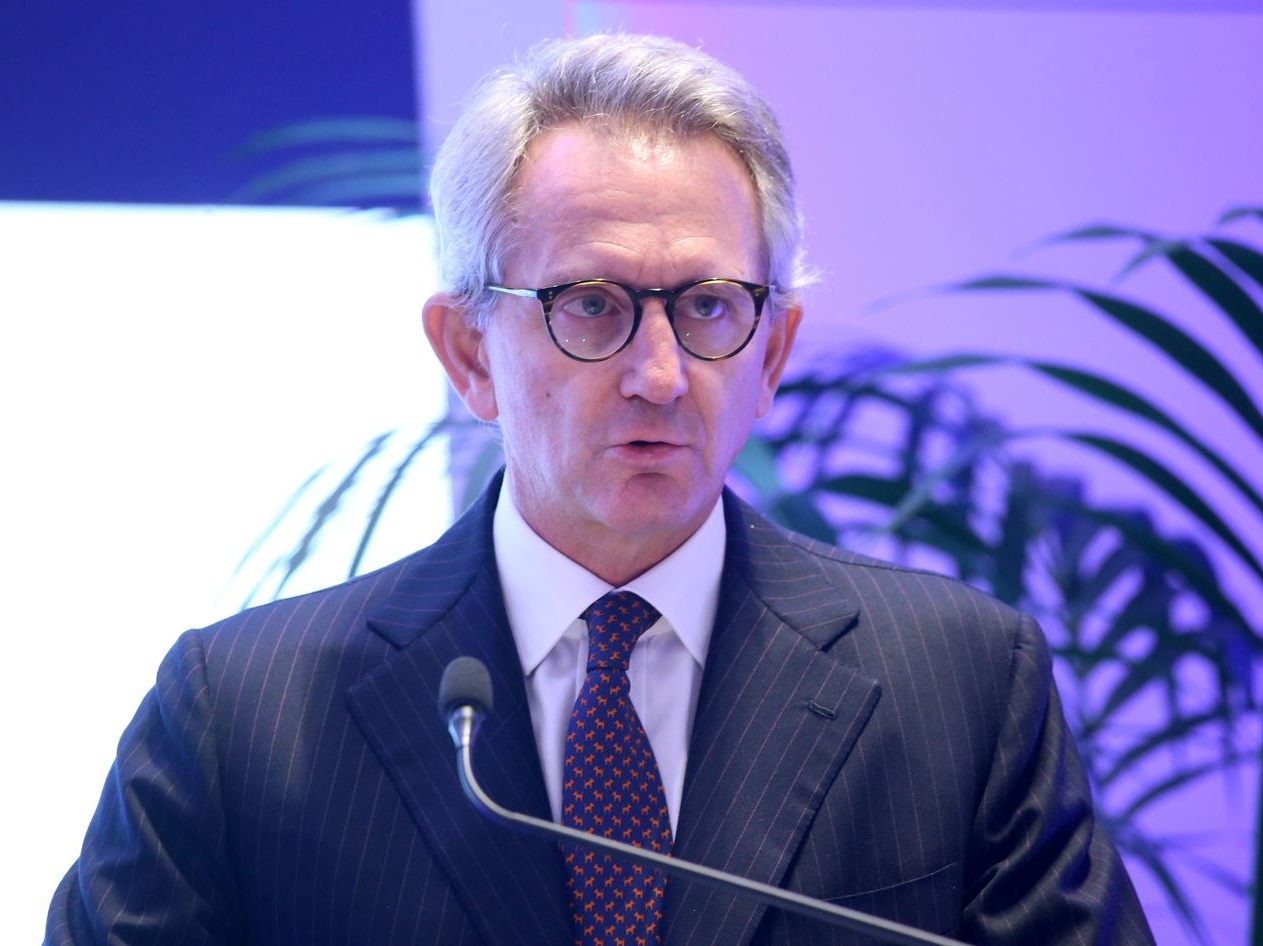 Mediobanca: utile netto a 330 milioni di euro, raccolta netta da record a 2,6 miliardi