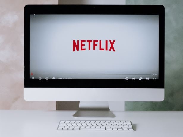 Perquisite le sedi di Parigi e Amsterdam di Netflix: indagine per frode fiscale