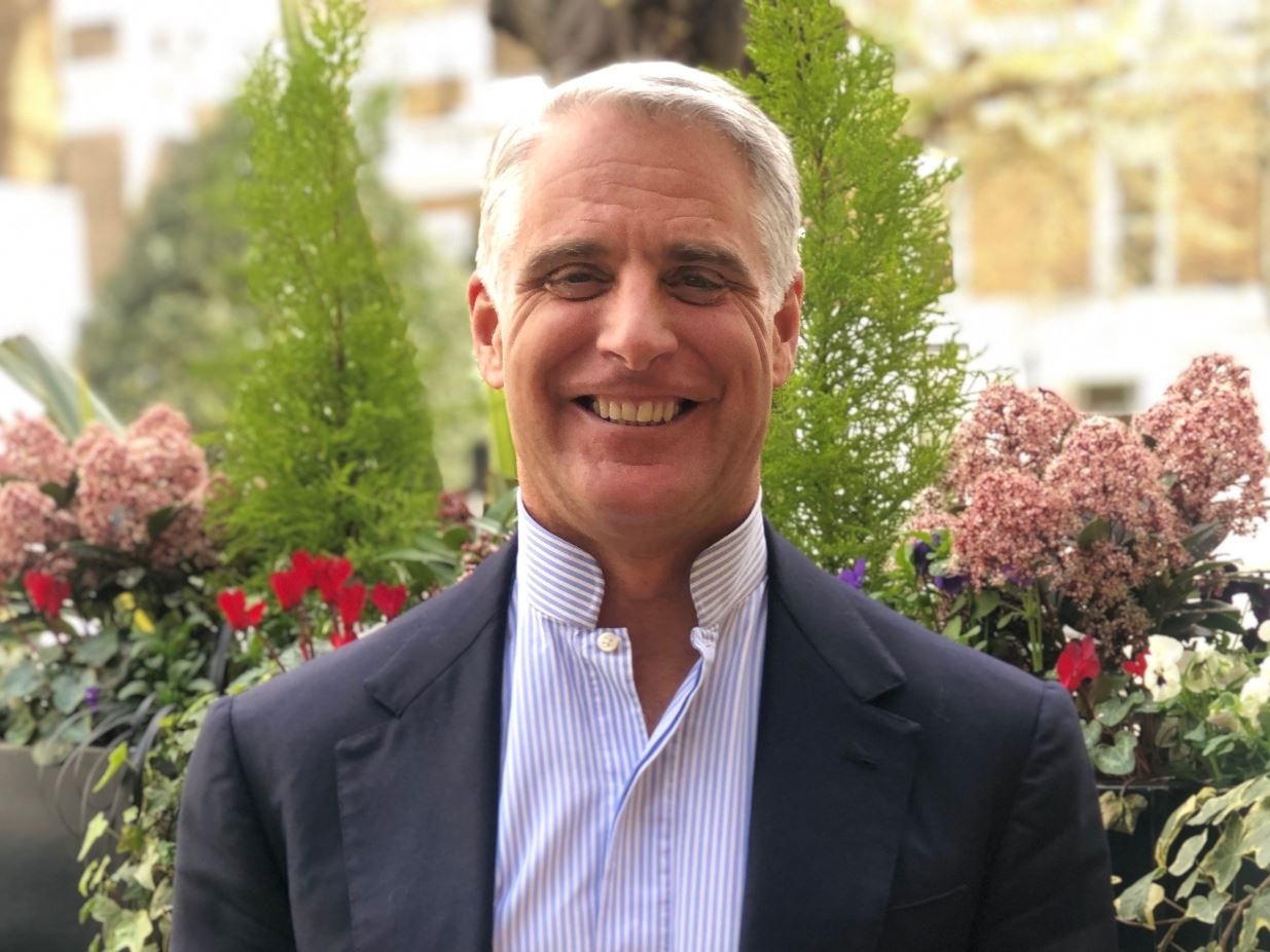 UniCredit: è bufera sulla retribuzione per il prossimo Ceo Orcel, dubbi anche sulla candidabilità di Padoan