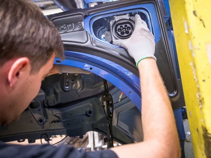 Confindustria: Per febbraio, produzione industriale in calo dello 0,3%