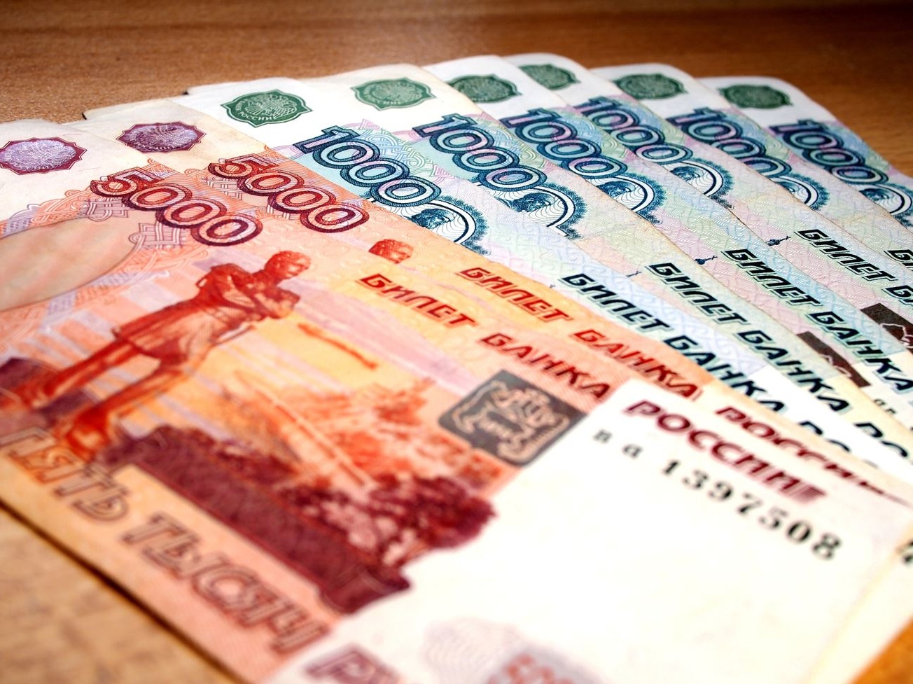 Monete: il rublo supera la soglia simbolica di 100 in rapporto al dollaro