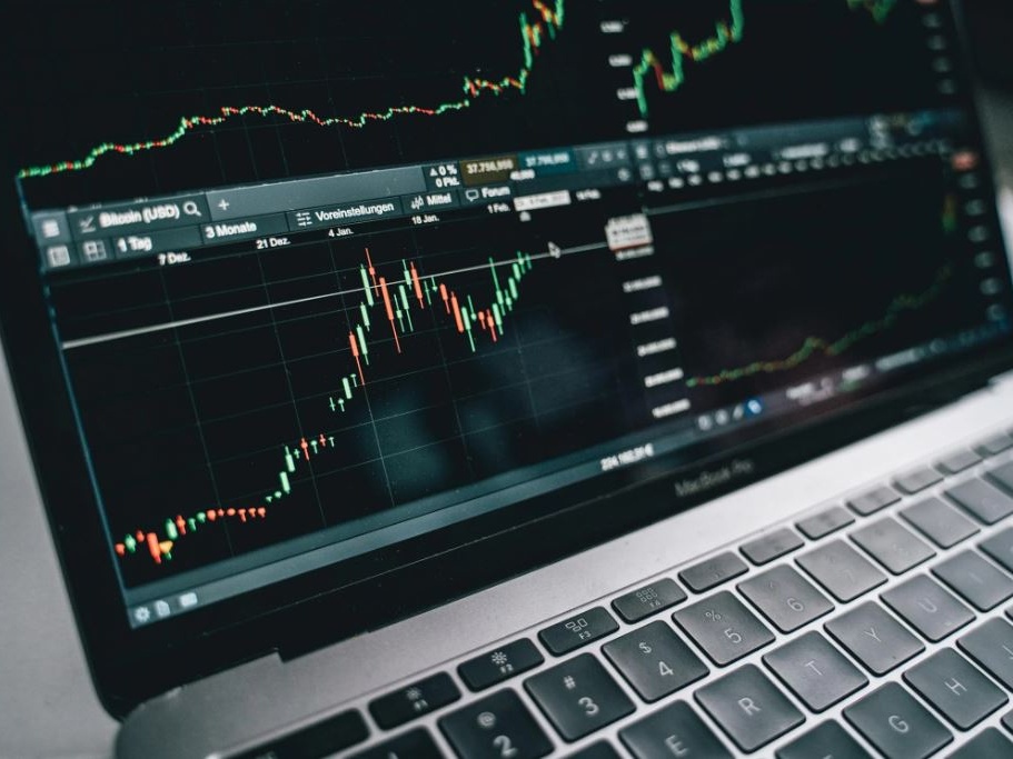 Gli italiani chiedono un nuovo patto con i Servizi Finanziari: etica, innovazione e sicurezza dei dati