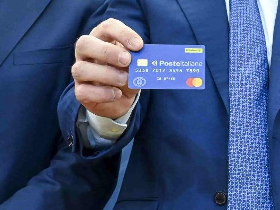 Social card “Dedicata a te”: 500 euro per famiglie in difficoltà, ma Segugio segnala rincari assicurativi