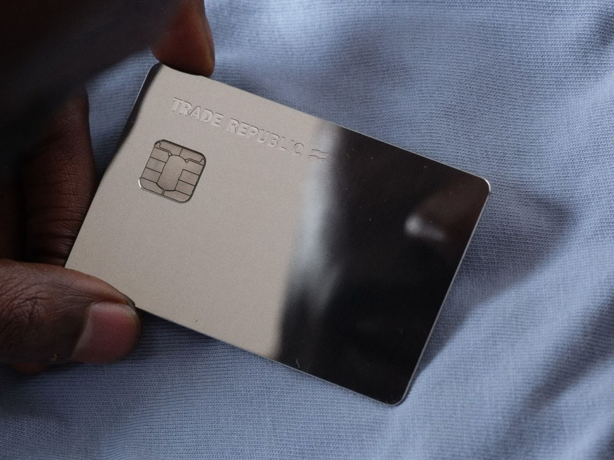 Trade Republic scommette sull’Italia: IBAN italiano, conto corrente al 3% e fiscalità automatizzata per gli investimenti