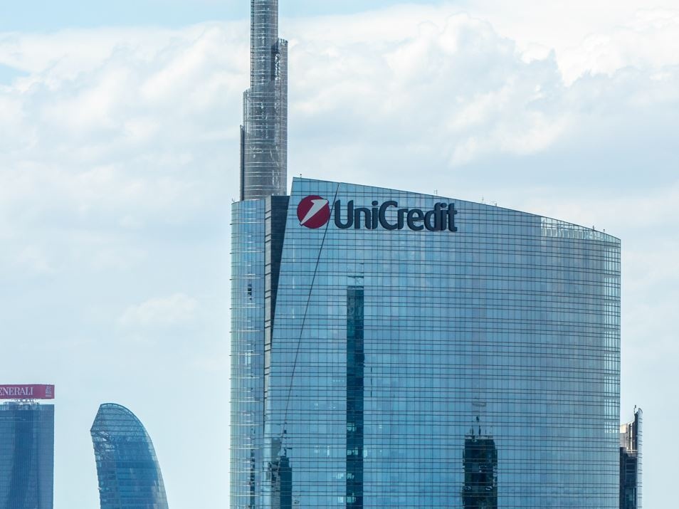 UniCredit: via libera dalla Bce per salire al 29,9% in Commerzbank