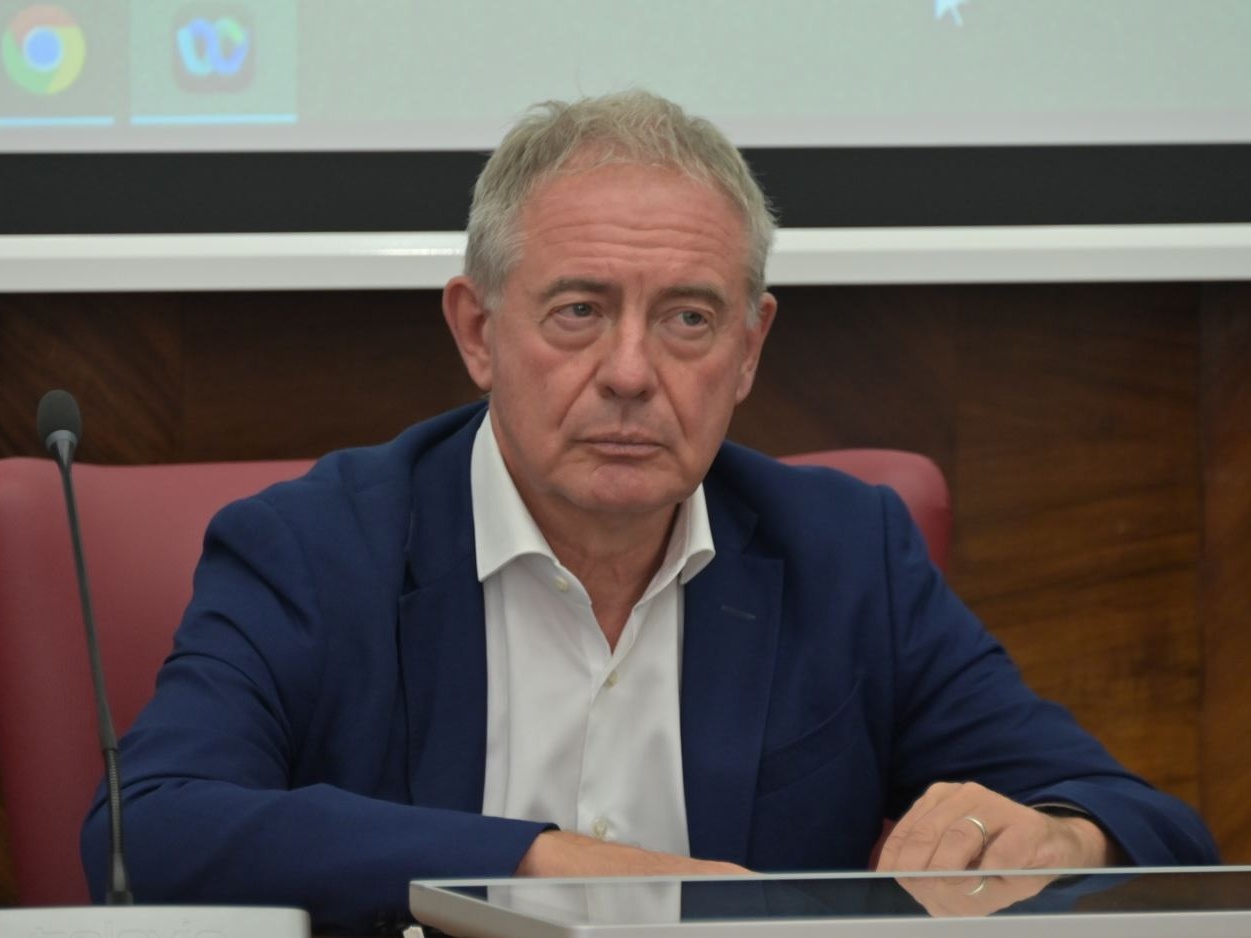 Tre Università, tre francobolli: l’omaggio del Mimit al sapere e alla formazione