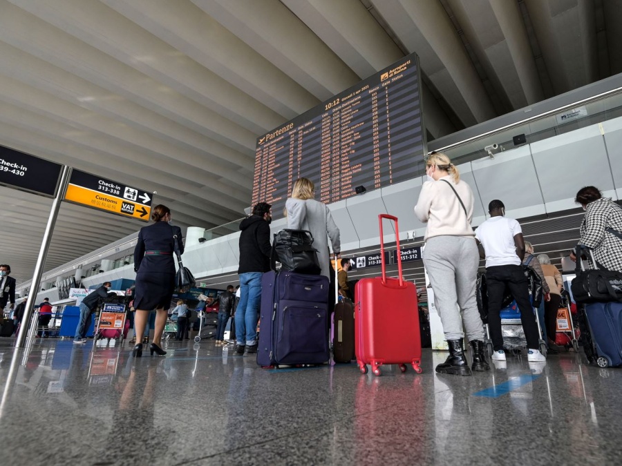 Altroconsumo: Per le vacanze di Pasqua fino a +316% in più per voli