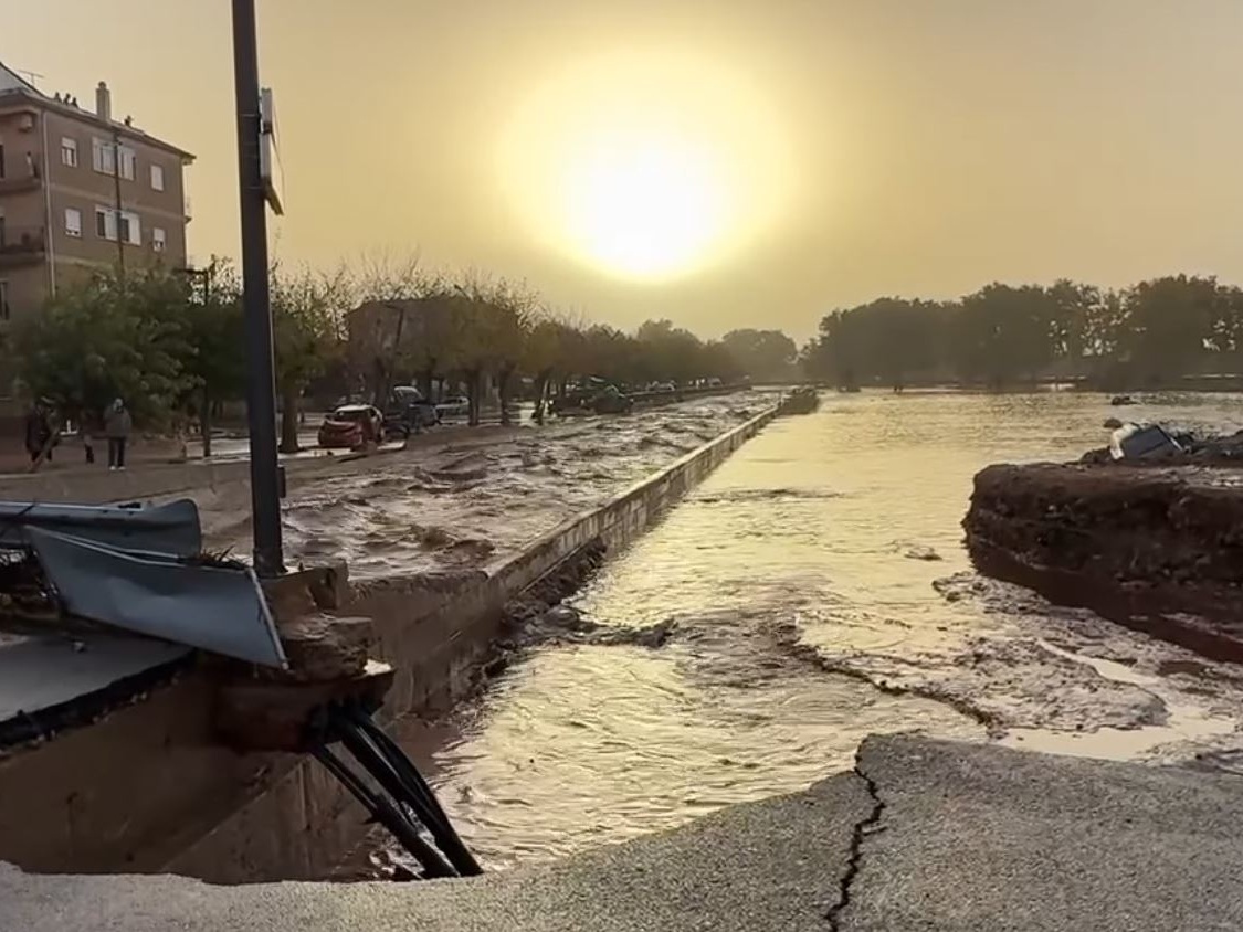 Alluvioni in Spagna: centinaia di soccorritori controllano i siti dove si teme la presenza di molti cadaveri
