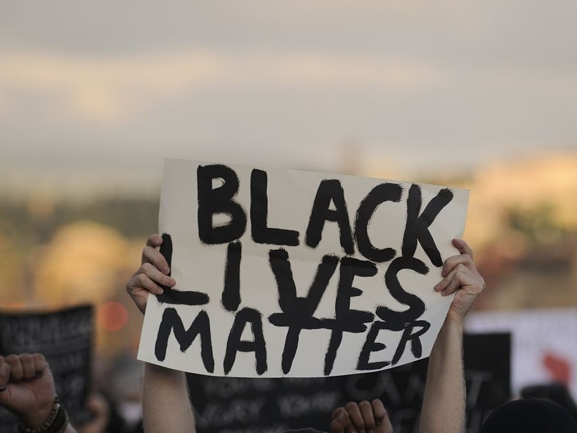 Washington rimuove il murale Black Lives Matter vicino alla Casa Bianca