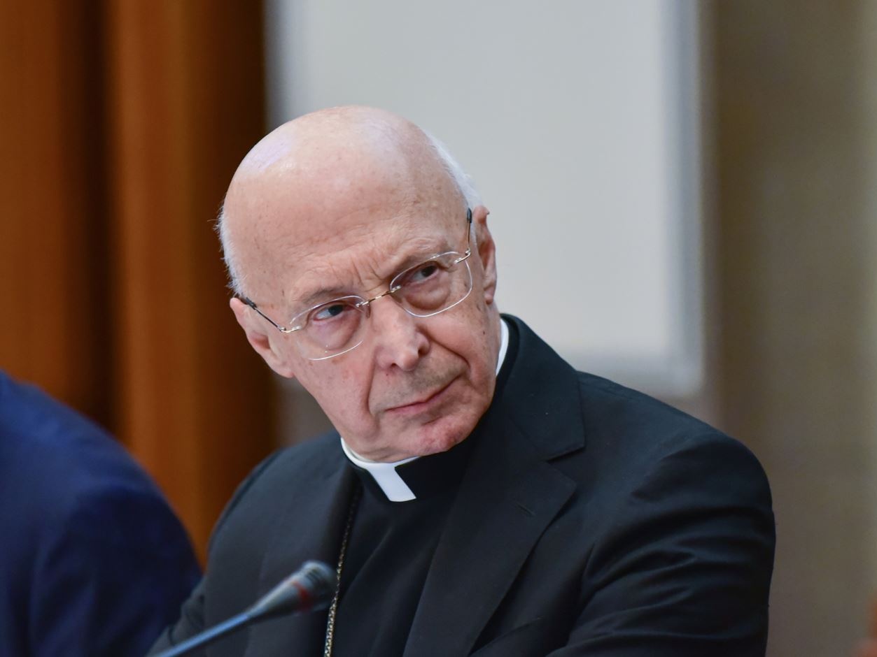 Bagnasco esclude l’ipotesi di dimissioni del Papa