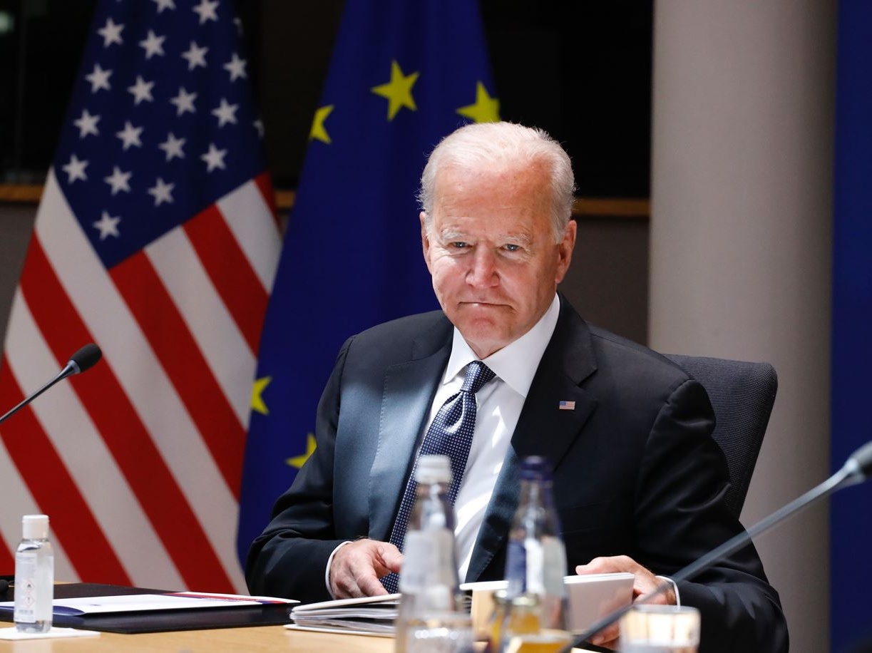 Biden, per ridurre i prezzi della benzina, rilascia un milione di barili dalle riserve