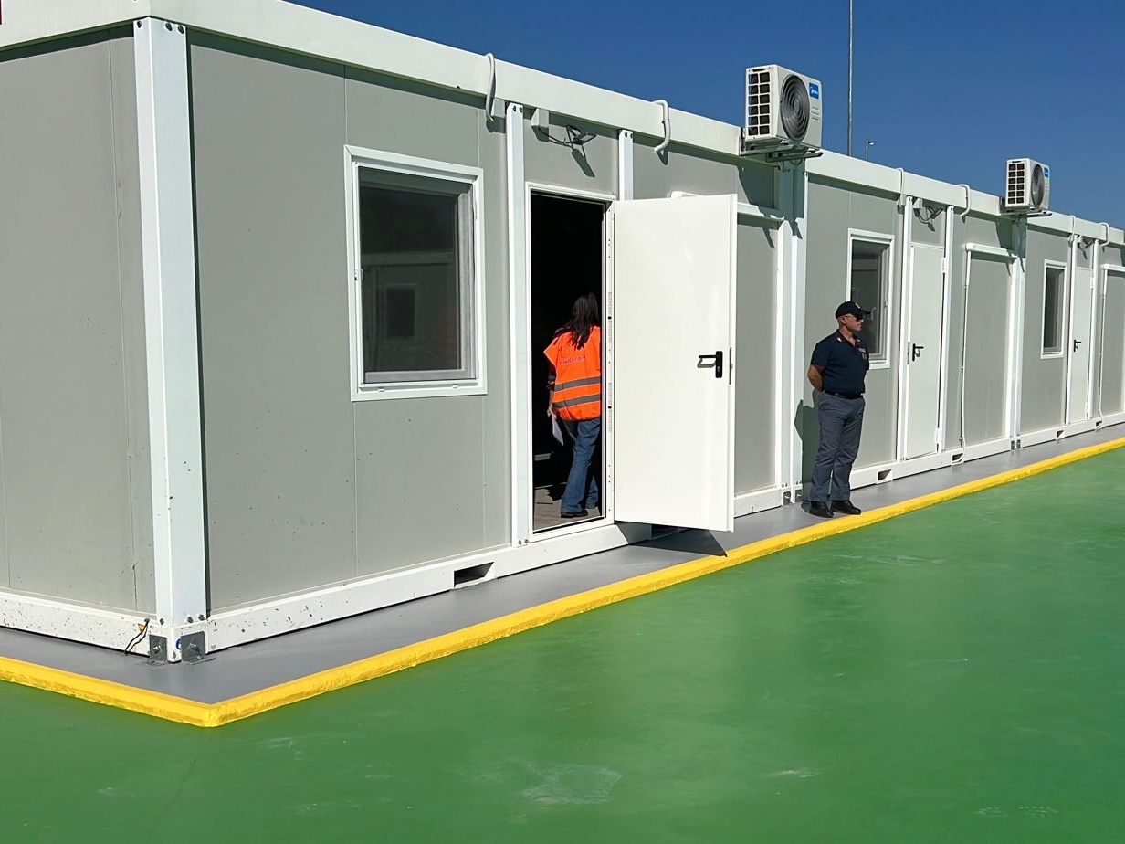 Centri per migranti in Albania: licenziamenti di massa e un progetto che scricchiola