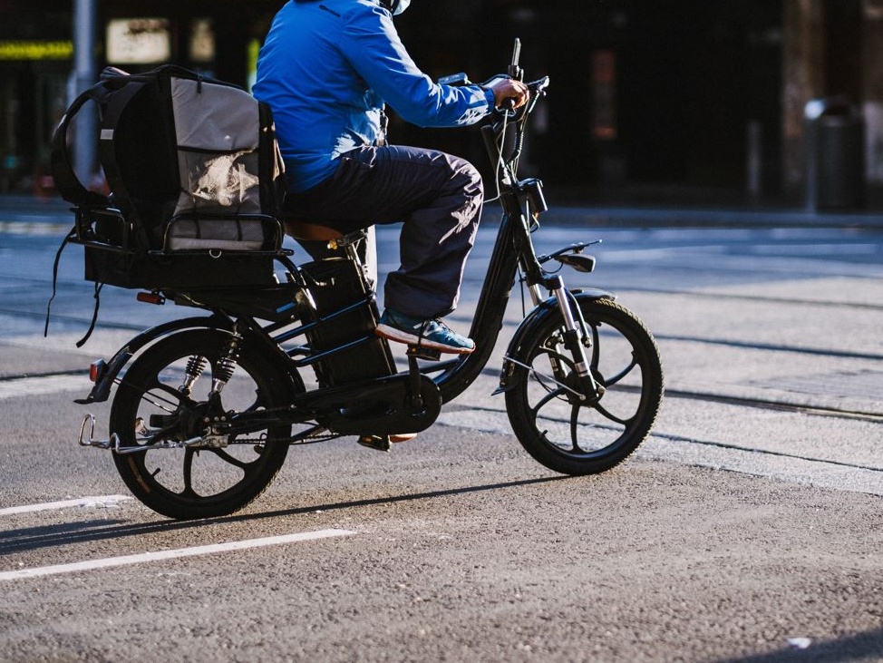 Un esercito di rider arriva a Shanghai per aiutare la gente in lockdown