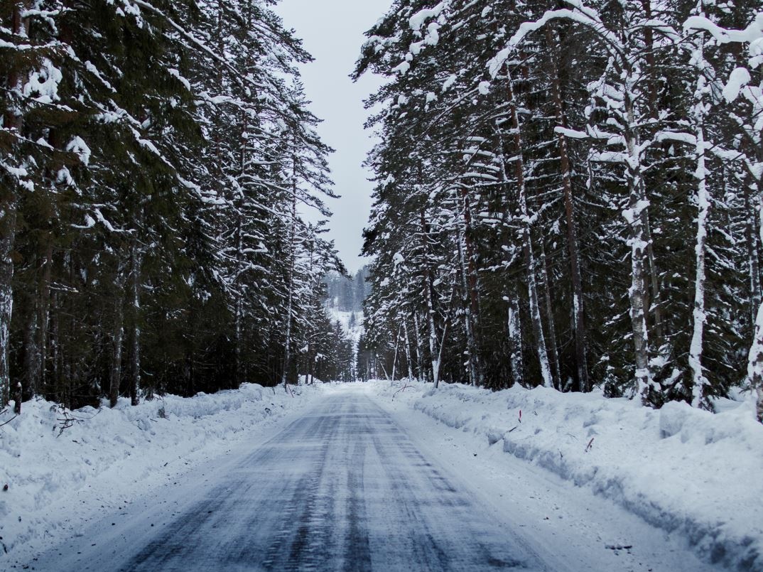 Giappone: neve e ghiaccio, una trappola per automobilisti a Tokyo