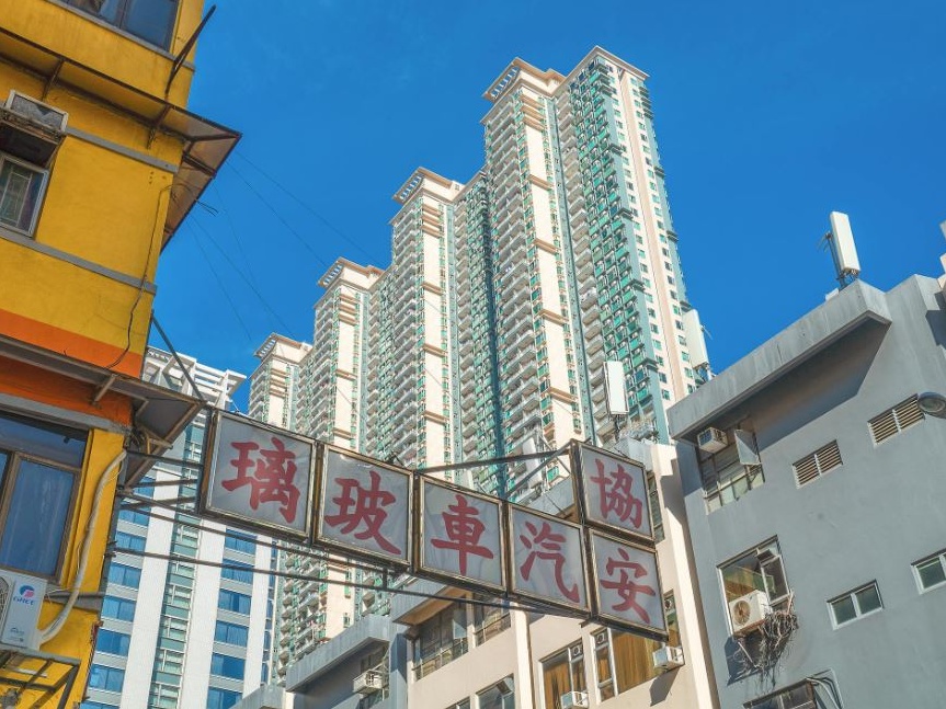 Vivere in 1,5 metri quadri: la piaga invisibile delle “case bara” di Hong Kong