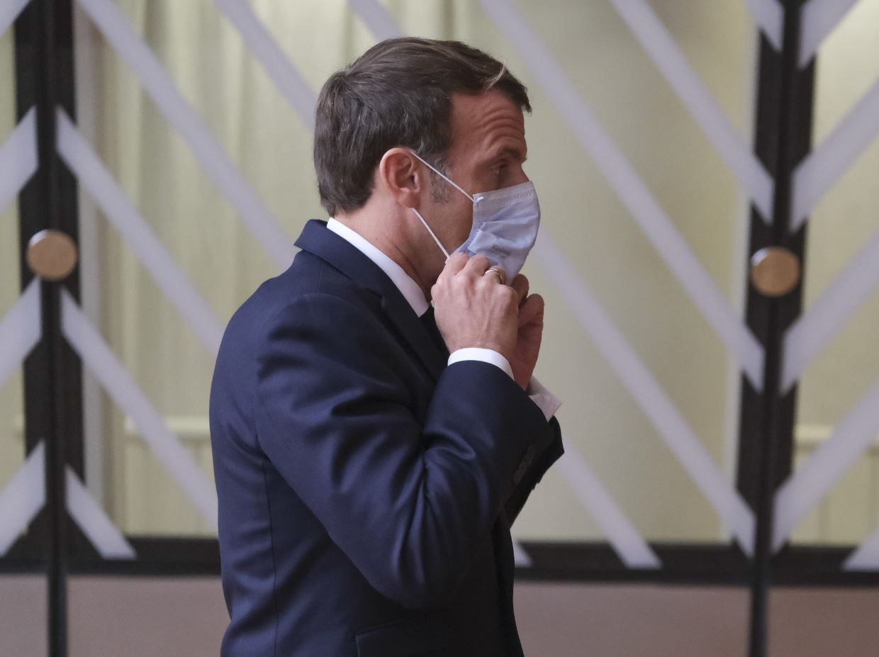 Vaccini Covid: la Francia va a rilento, riunione d'emergenza all'Eliseo