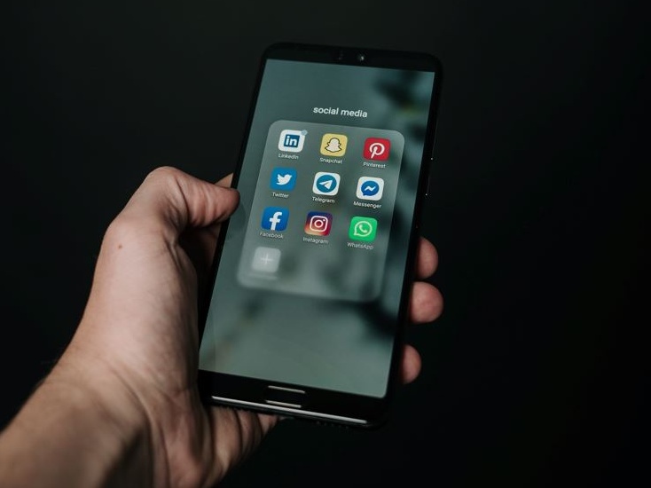 Cyberbullismo: l'Australia valuta una legge anti-anonimato