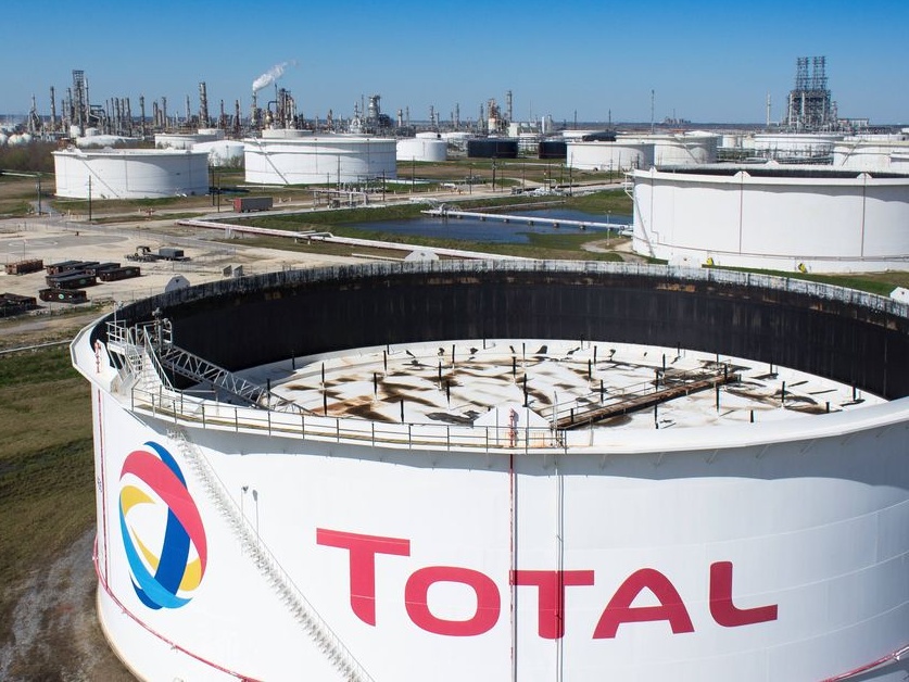 Francia: Total quest'anno pagherà 30 miliardi di dollari di tasse