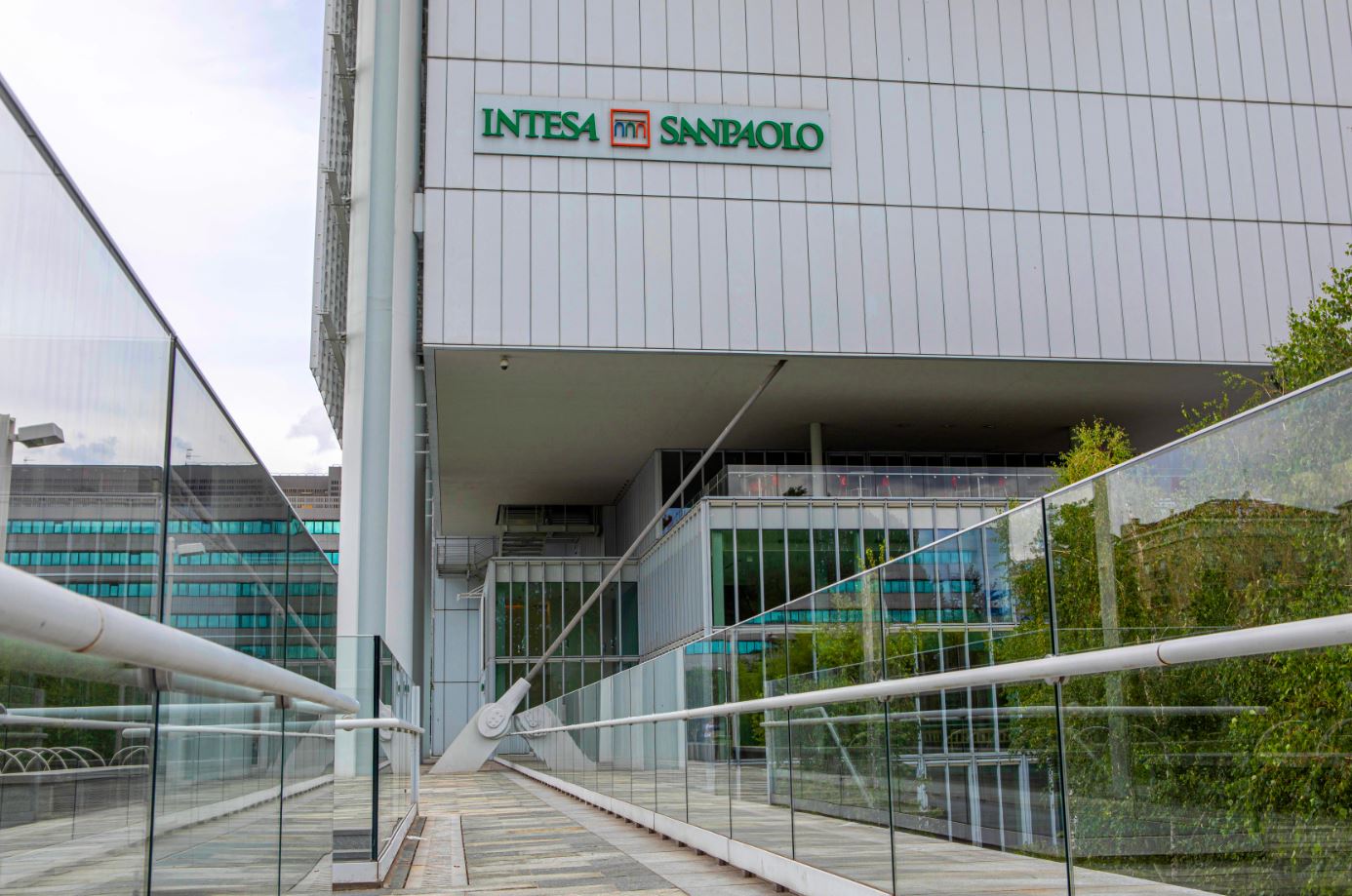 Ricambio generazionale in Intesa SanPaolo: dentro 2500 giovani in 3 anni