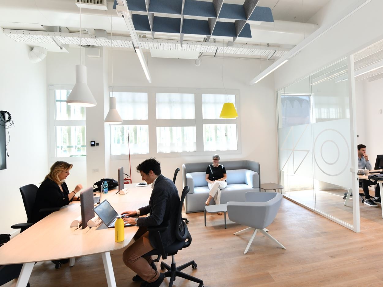 Poste Italiane rivoluziona il lavoro: co-working nei borghi per combattere lo spopolamento