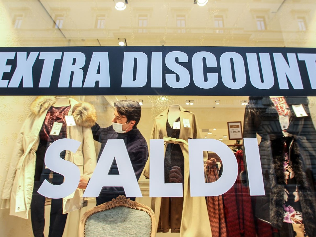 Federmoda punta sui saldi: atteso un +21% della spesa