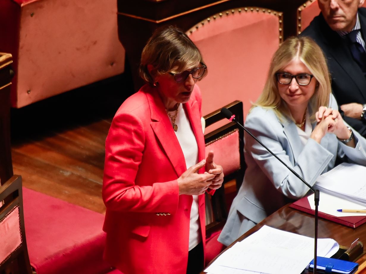 Consenso, si rompe il patto Meloni-Schlein. Bongiorno frena: “Serve una norma più precisa”