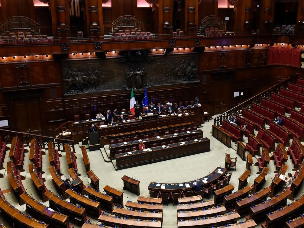 Cronache dai Palazzi - Mes: sì, no, forse. Alla fine vince solo il caos (politico)