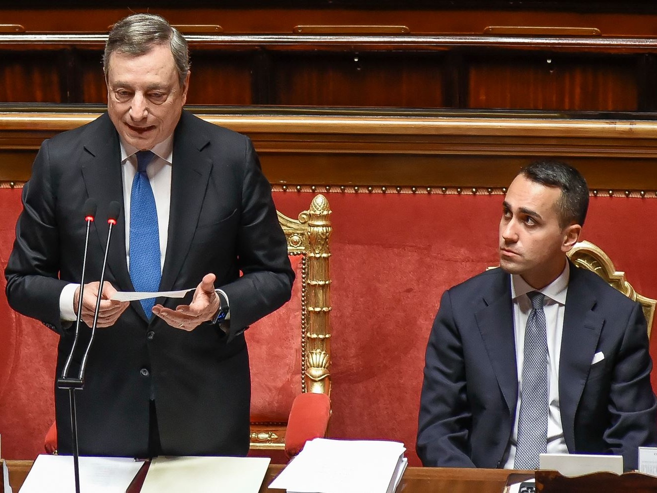 Il caos grillino lascia Draghi con il cerino in mano: Costituzione alla mano, cosa può fare?