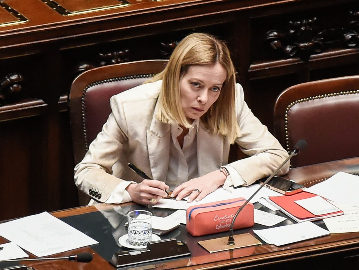 Caos alla Camera, Meloni legge il Manifesto di Ventotene: Non è la mia Europa. Proteste dell'opposizione, aula sospesa
