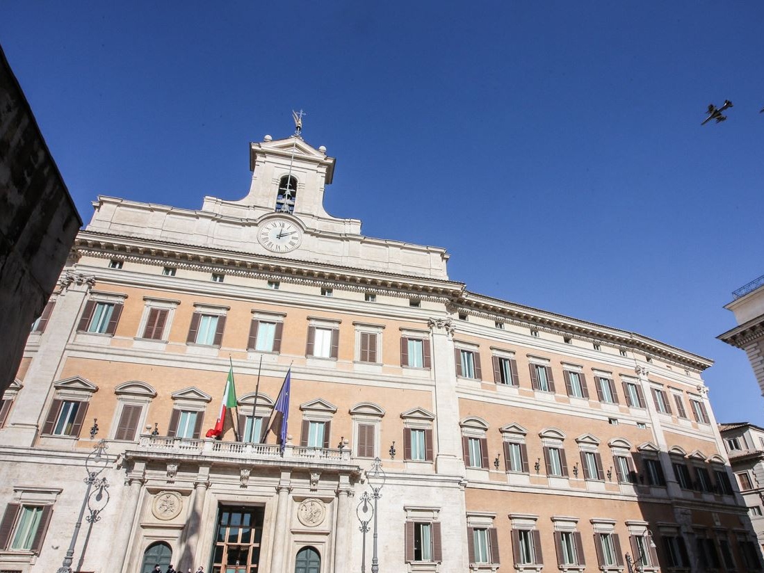 Elezioni 2022: la Costituzione tradita, gli elettori non scelgono, ma ratificano