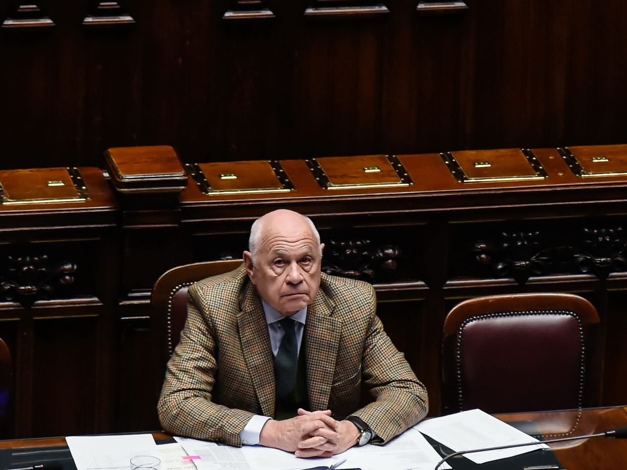 Nordio supera la mozione, l’opposizione si spacca. Azione si sfila: “Teatrino, noi non ci stiamo”