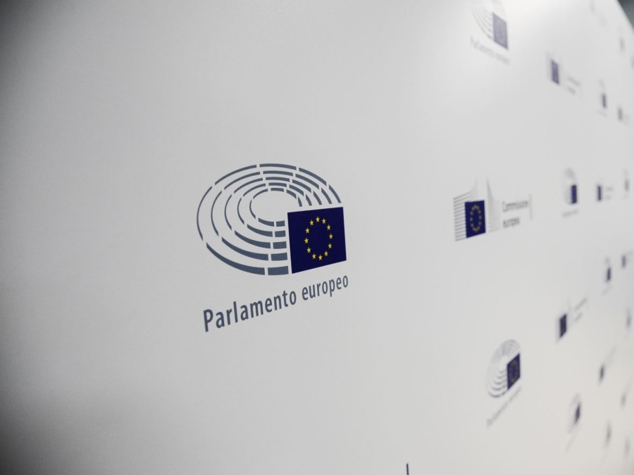 Case Green: passa la riforma, ma si spacca l'europarlamento. Il no italiano