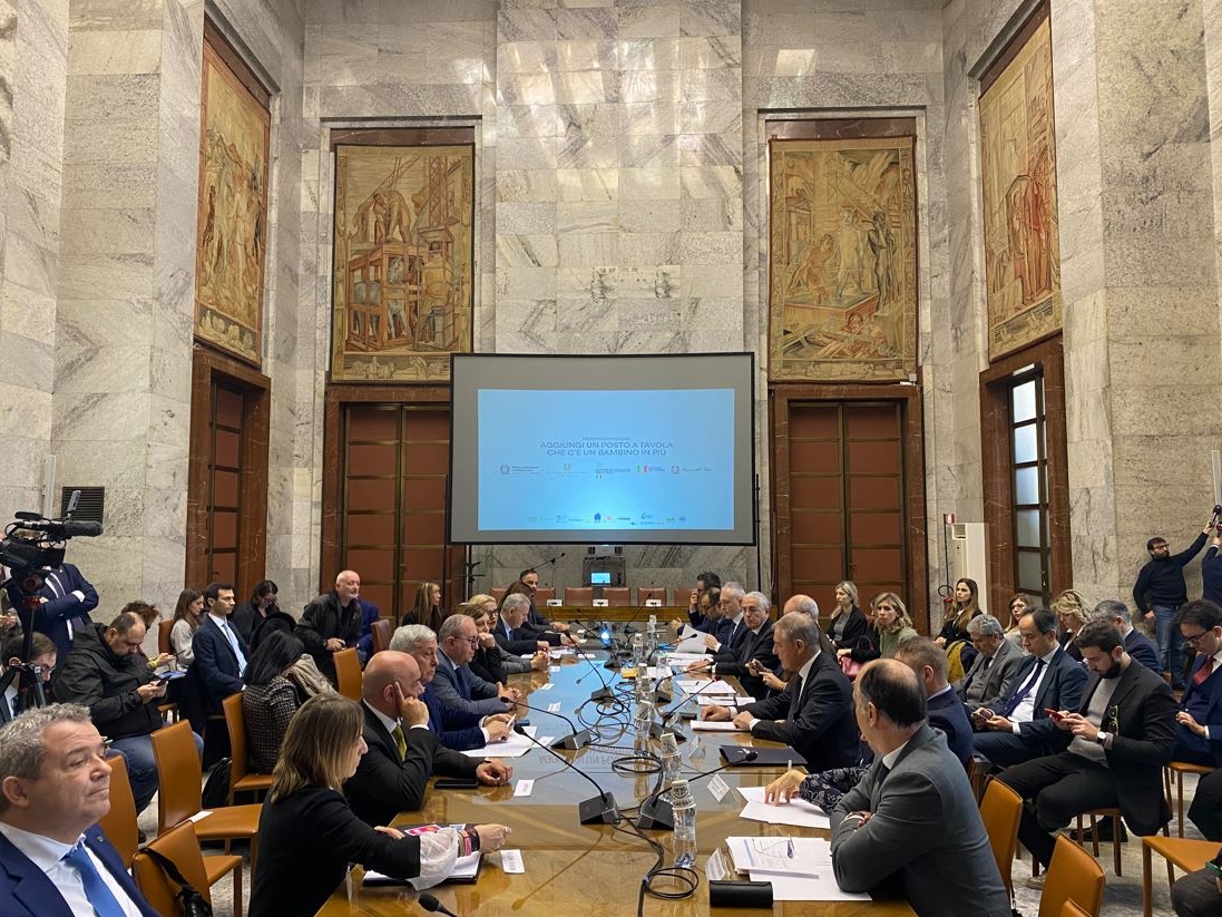 Aggiungi un posto a tavola che c’è un bambino in più: al via l’iniziativa per la valorizzazione della ristorazione italiana