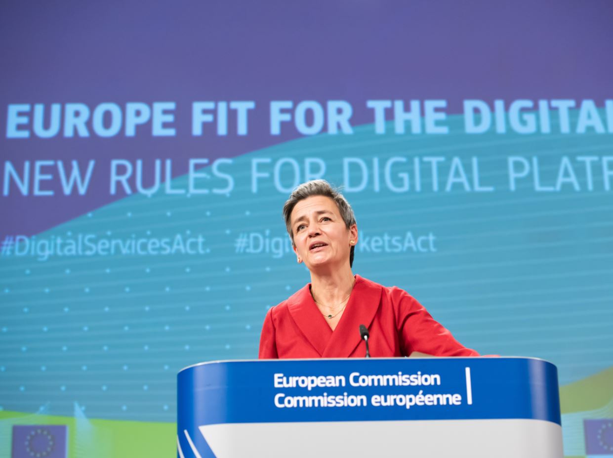 Ue smentisce, nessuna luce verde alla fusione Tim - Open Fiber