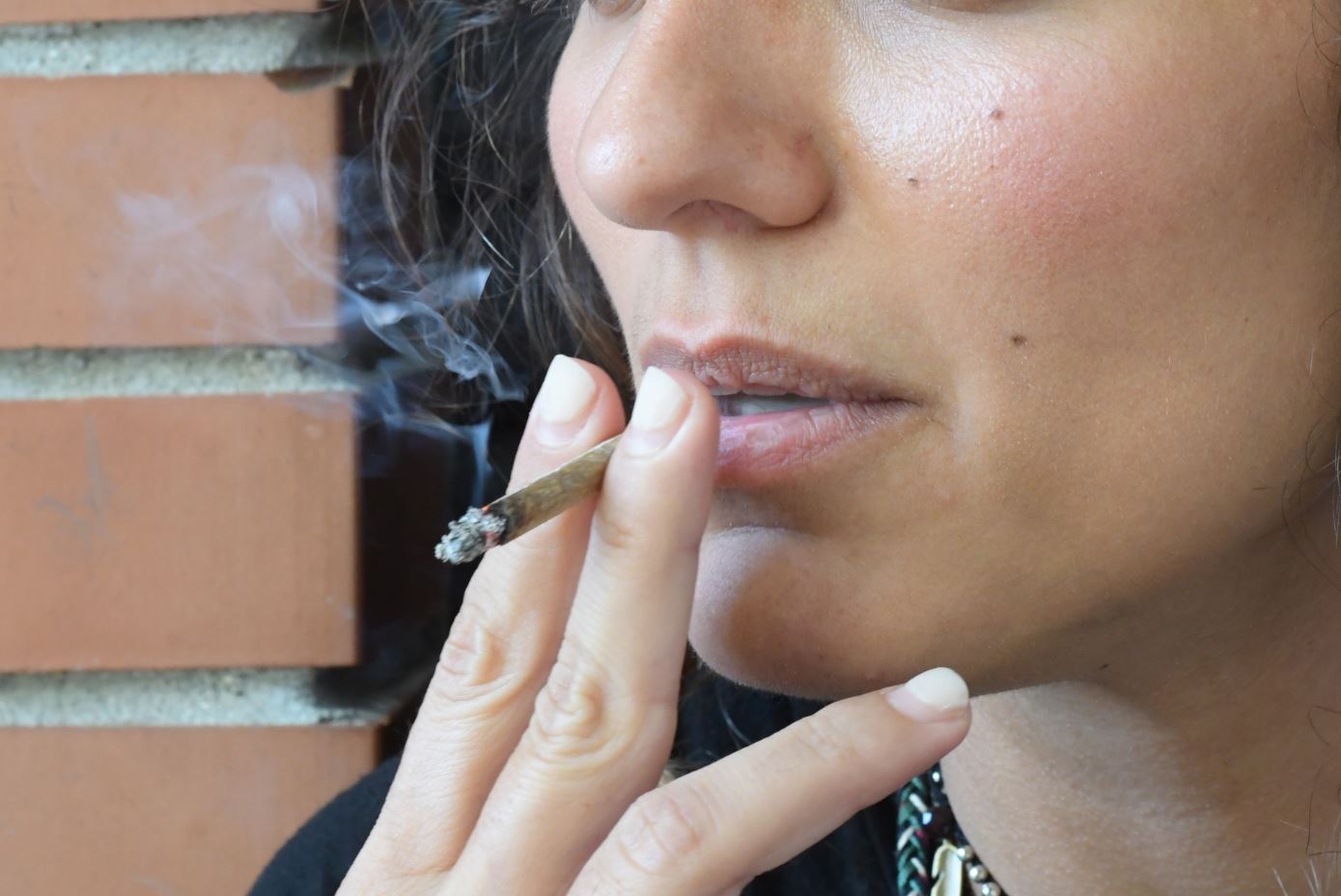 Milano: dal 2021 vietato fumare all'aperto in prossimità di altre persone