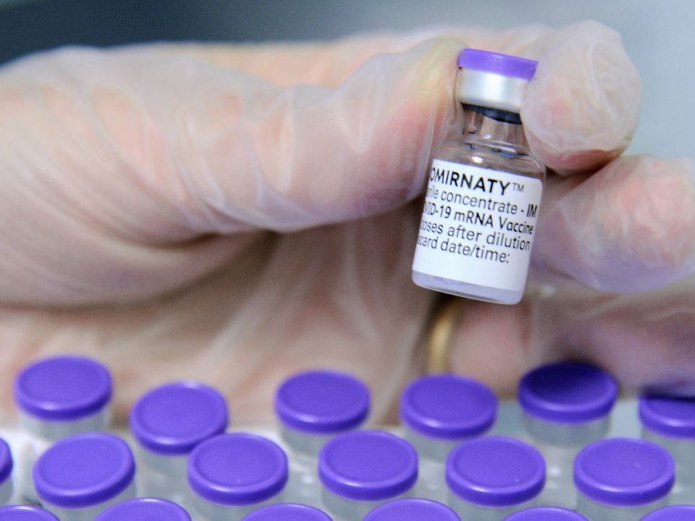 Covid-19, allarme in Israele: variante Delta colpisce adulti vaccinati con Pfizer