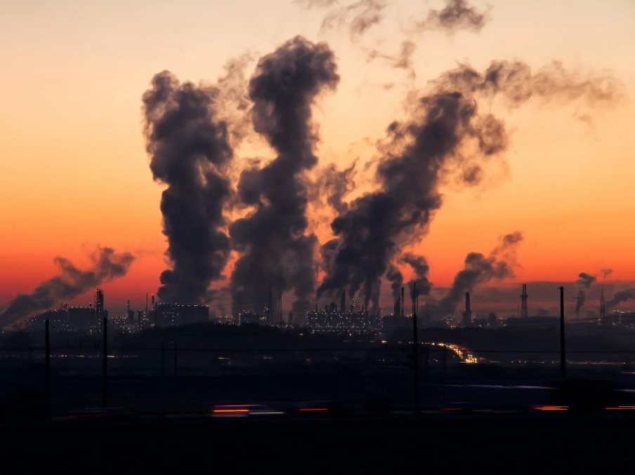 Clima, metà delle emissioni globali di CO2 proviene da 36 aziende