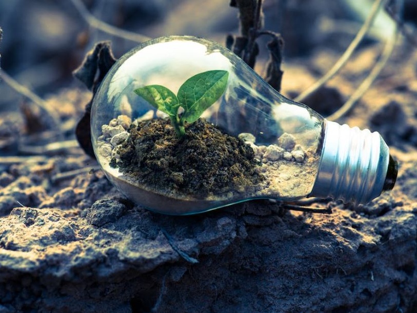 Transizione energetica: investimenti per 230 miliardi, un milione di posti di lavoro salvaguardati e nuovi obiettivi al 2030