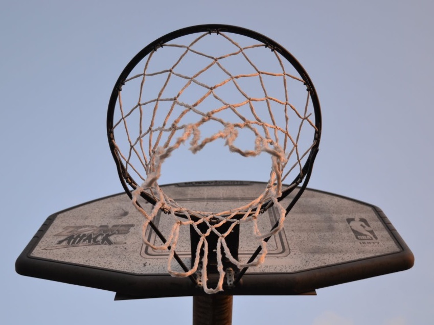 NBA: i Nets sospendono Kyrie Irving per un avere condiviso un film anti-semita