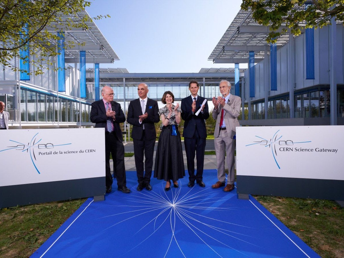 Il CERN inaugura il centro per l'educazione scientifica e cultura Science Gateway