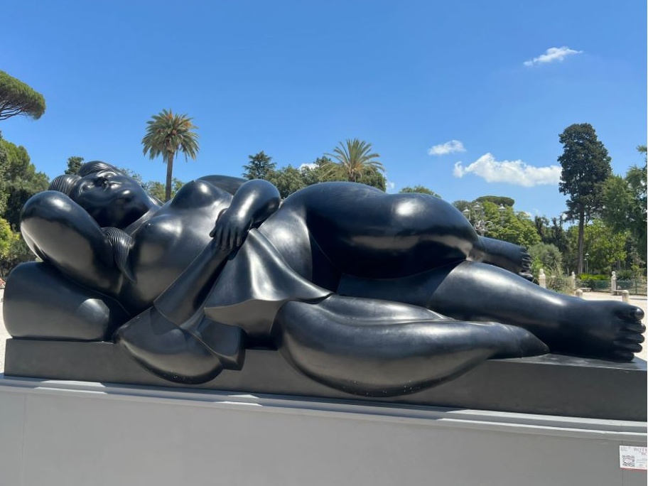 Tra piazze e castelli, l’arte non va in vacanza