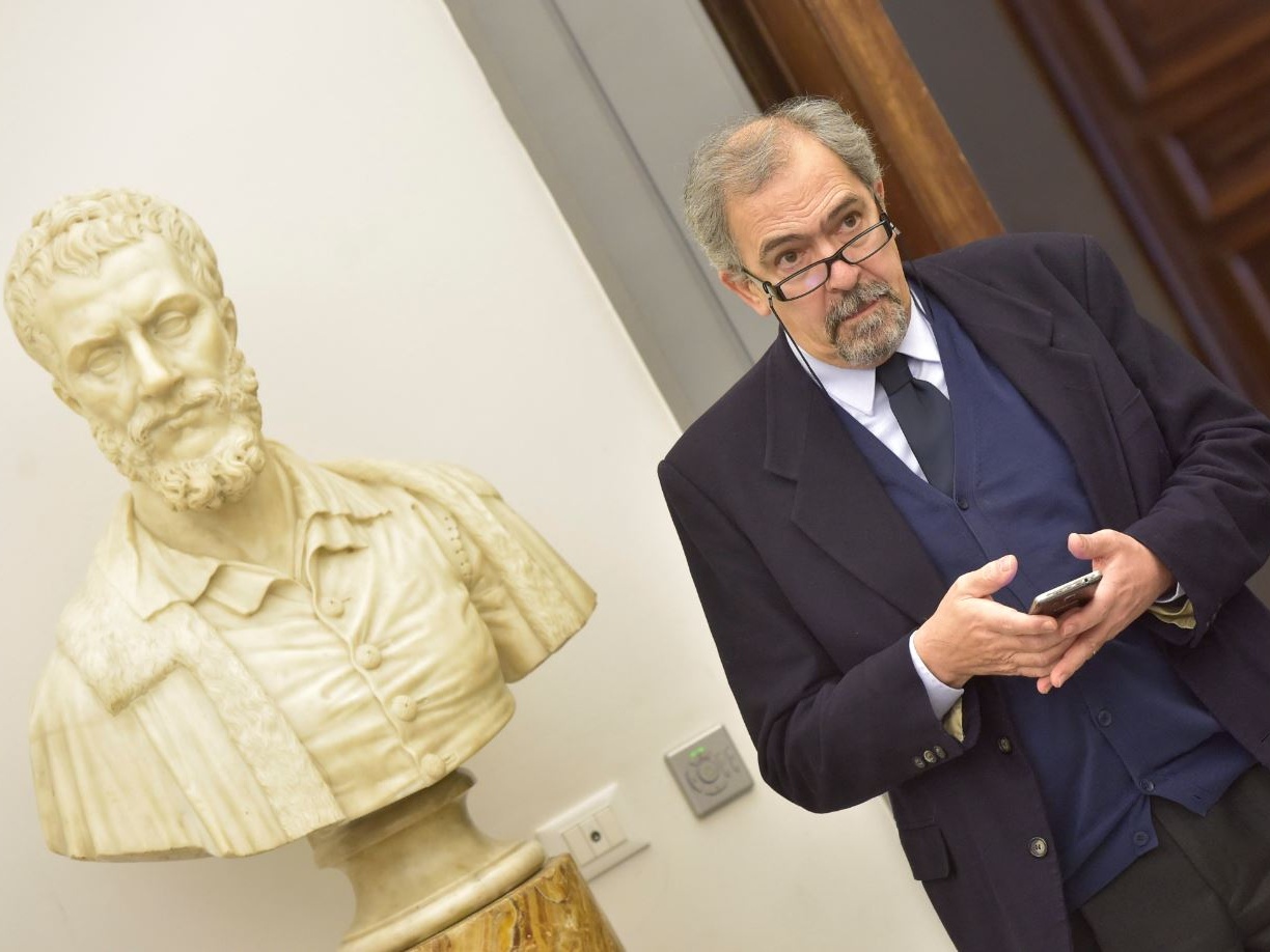 Dal Louvre ai Musei Capitolini: la ricostruzione della mano destra della statua Colosso di Costantino