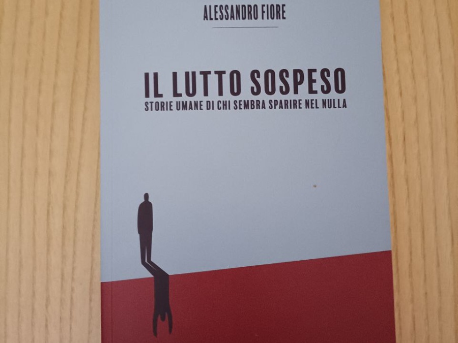 La nostra biblioteca: Alessandro Fiore - Il lutto sospeso - L'uomo che trova chi decide di sparire
