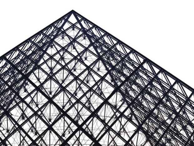 Francia, il J’accuse della Corte dei Conti: “Il Louvre ha scelto l’immagine, non la sicurezza”