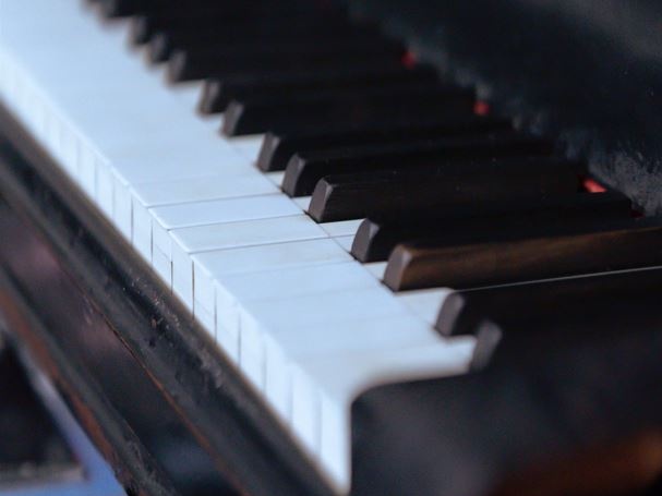 Ryuichi Sakamoto torna ai concerti mentre lotta ancora contro il cancro