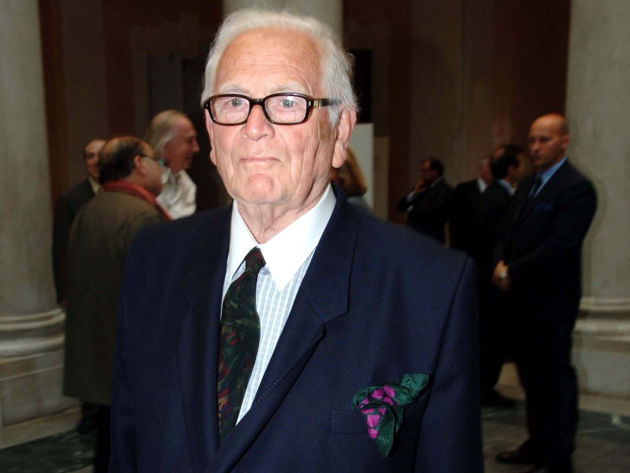La moda perde uno dei suoi interpreti visionari, morto a 98 anni Pierre Cardin